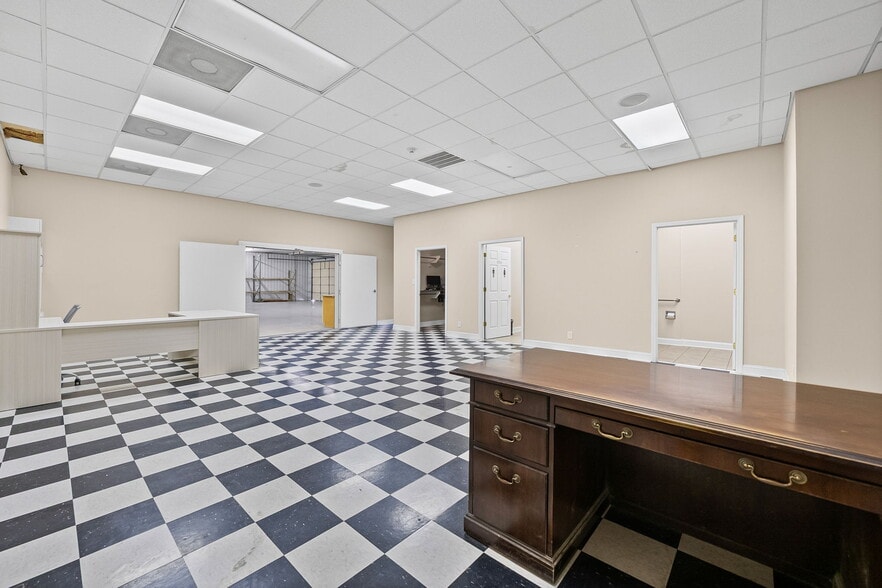 More Photos Of 1811 Alpine Dr, Clarksville Light Manufacturing For Lease