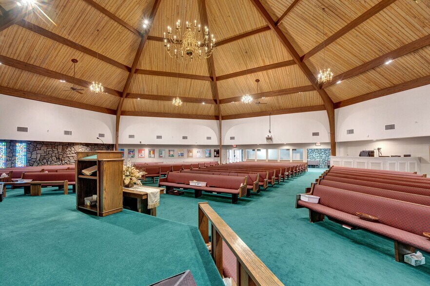 More Photos Of 3232 Covington Pike, Memphis Religious Facility For Sale