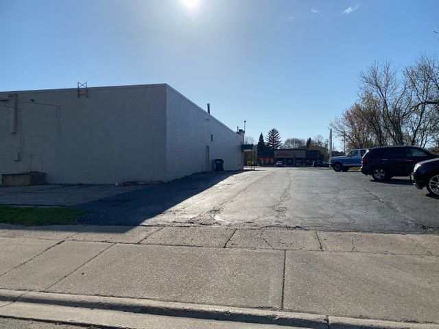 More Photos Of 113 Cypress St, Manistee Freestanding For Lease