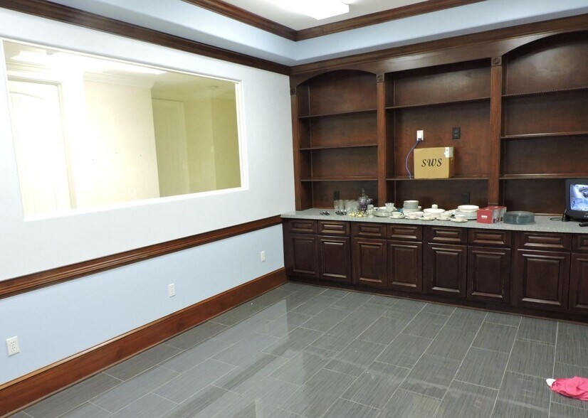 More Photos Of 1635 Farm Way, Middleburg Warehouse For Sale