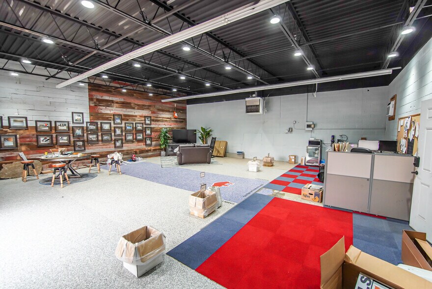 More Photos Of 960 French Rd, Cheektowaga Light Distribution For Sale