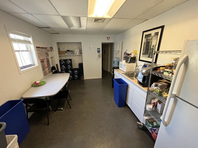 More Photos Of 393 Soundview Rd, Guilford Warehouse For Sale