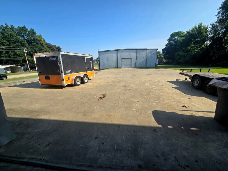 More Photos Of 905 N 1st St, Union City Warehouse For Lease