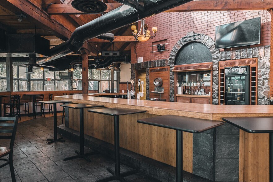 More Photos Of 271 Gleaves St, Madison Restaurant For Sale