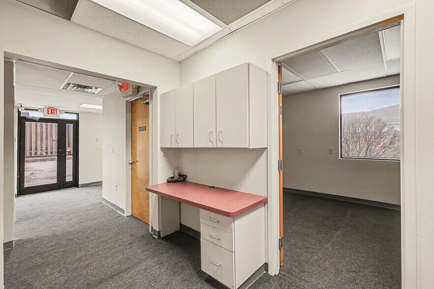 More Photos Of 599 Freedom Park Dr, Edgewood Medical For Lease