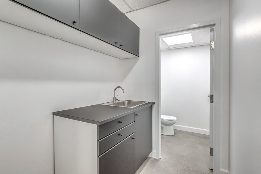 More Photos Of 6855 Av De L'épée, Montréal Office For Lease