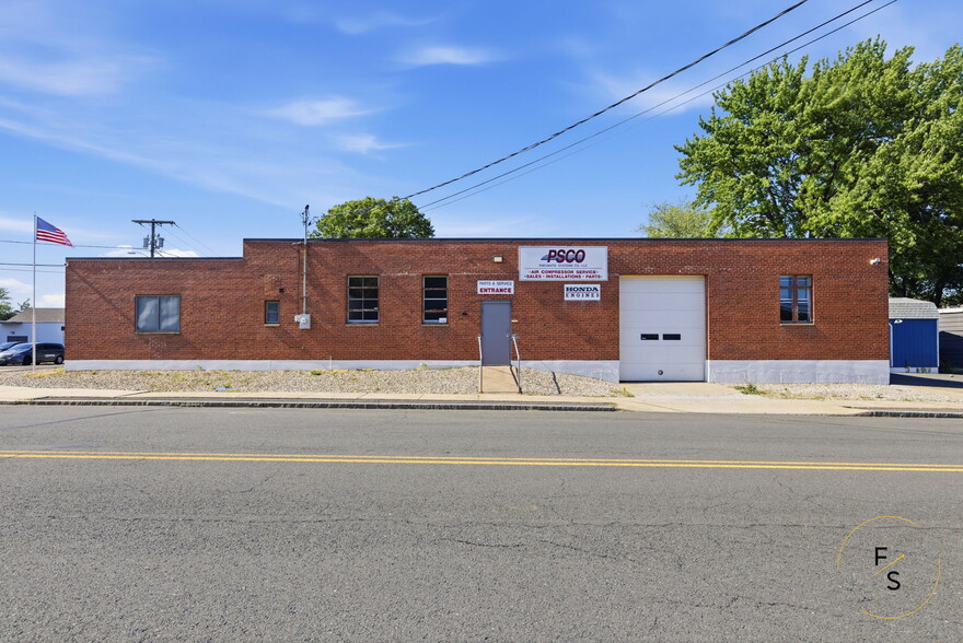 More Photos Of 64 Cody St, West Hartford Warehouse For Sale