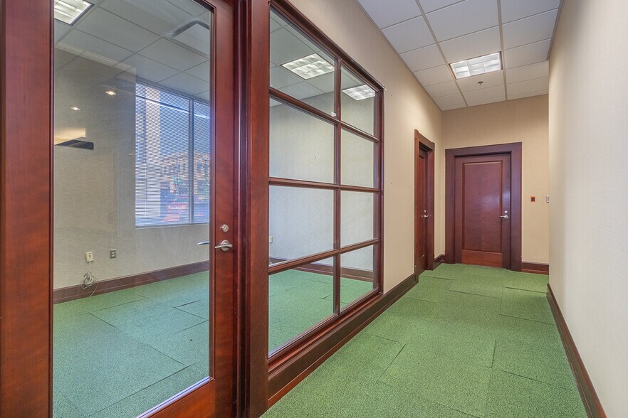 More Photos Of 129 N Main St, Anderson Office For Lease