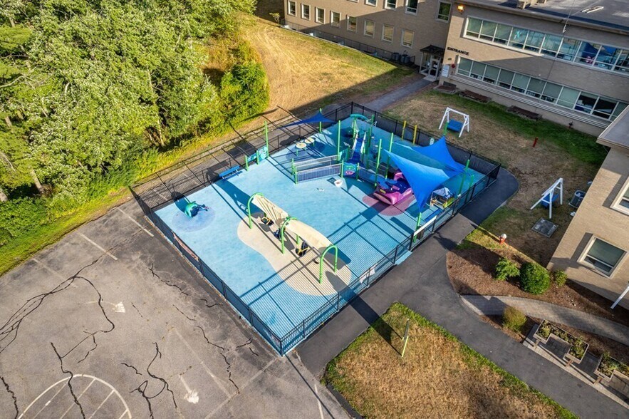 More Photos Of 141 Mansion Dr, Walpole Office For Sale