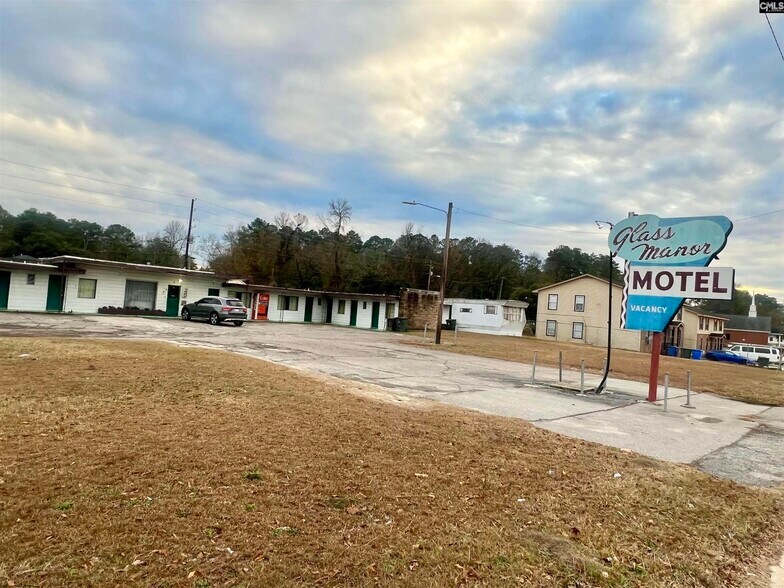 More Photos Of 5810 N Main St, Columbia Hotel For Sale