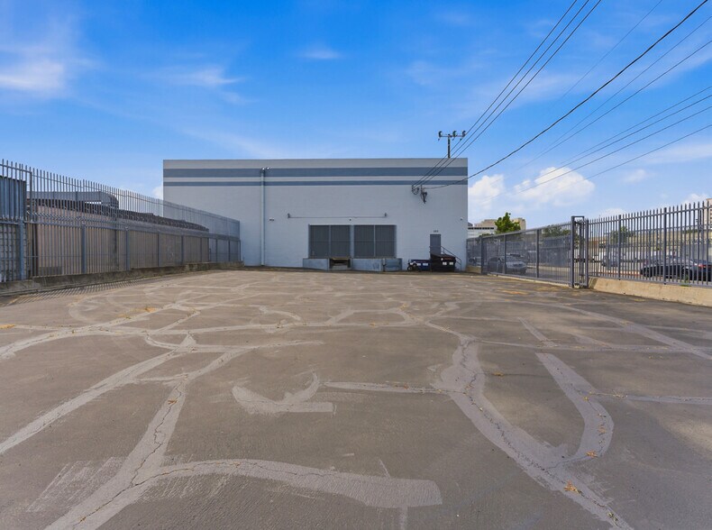 More Photos Of 612 Jackson St, Los Angeles Warehouse For Lease