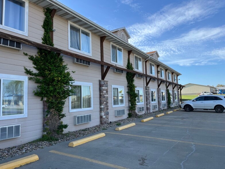 More Photos Of 1423 S US Old Highway 75, Sabetha Hotel For Sale