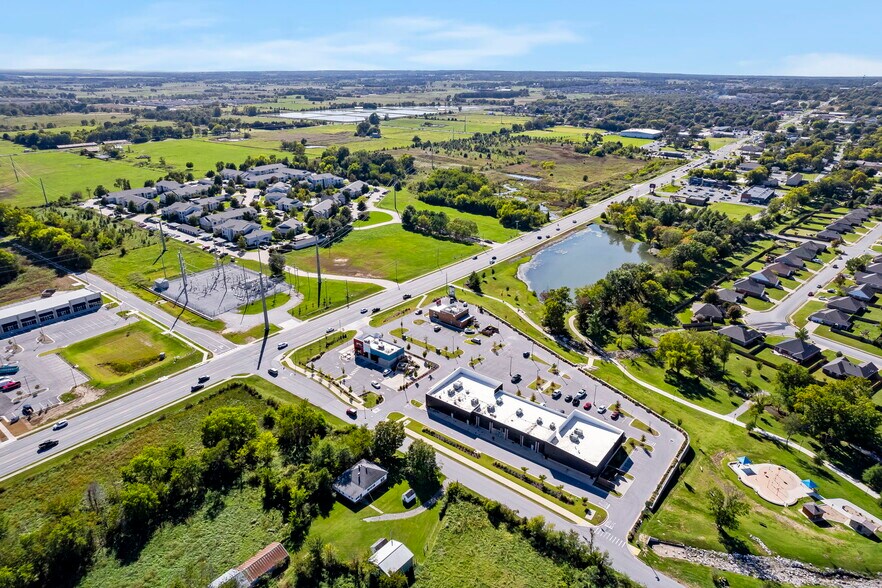 More Photos Of 504 E Centerton Blvd, Centerton Storefront Retail Office For Lease