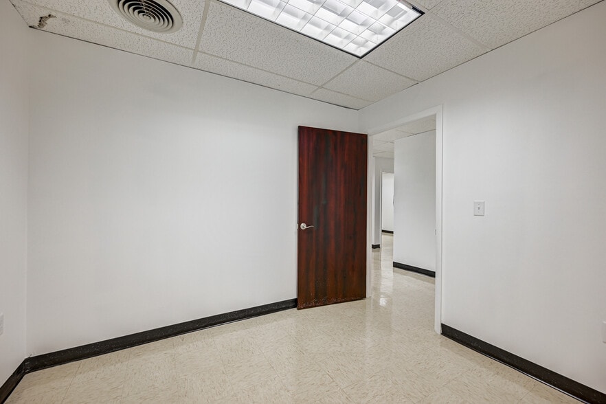 More Photos Of 20 Willow Springs Cir, York Warehouse For Lease