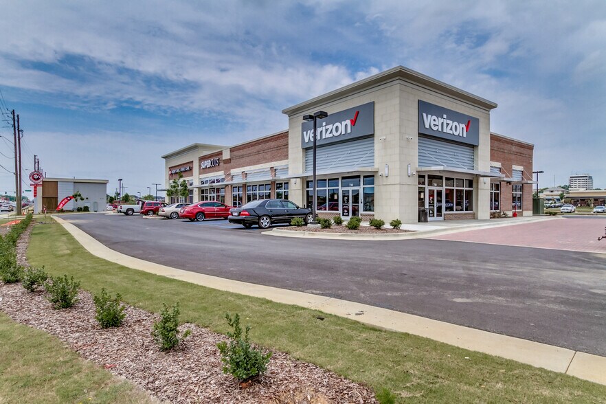 More Photos Of 720 15th St E, Tuscaloosa Storefront Retail Office For Lease