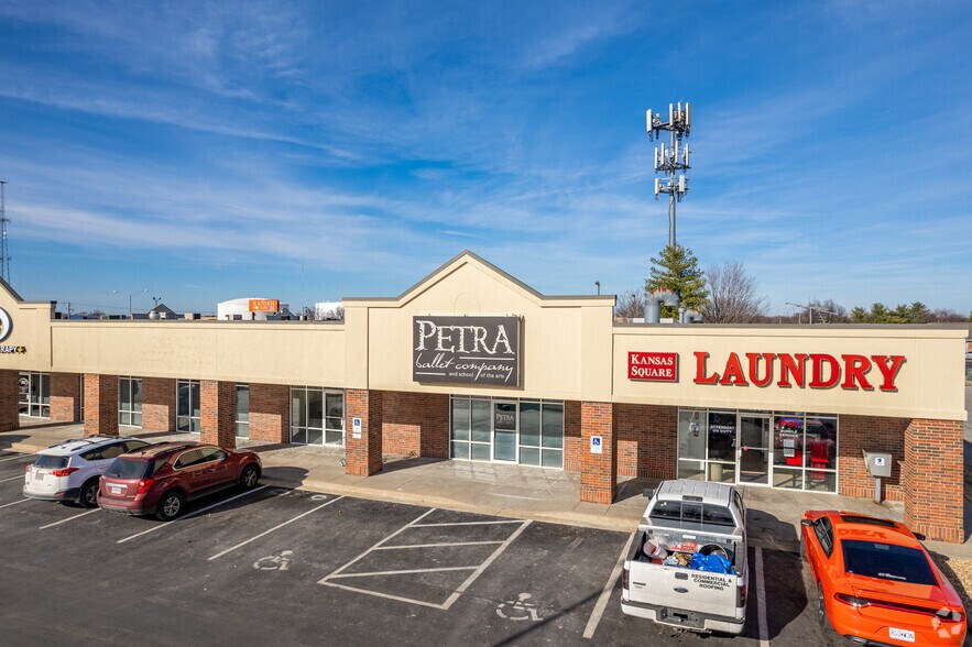 More Photos Of 1711 W Battlefield St, Springfield General Retail For Lease