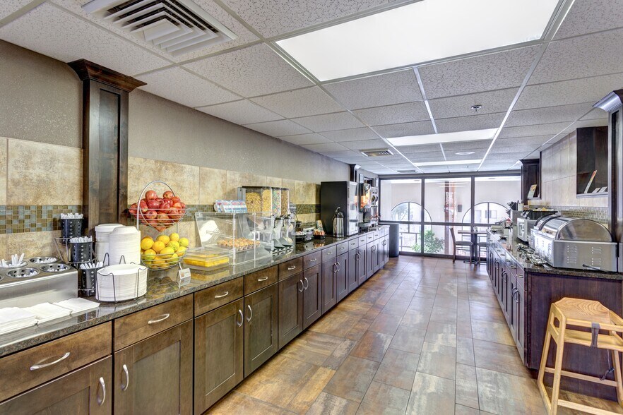 More Photos Of 3257 Shepherd of the Hills Expy, Branson Hotel For Sale