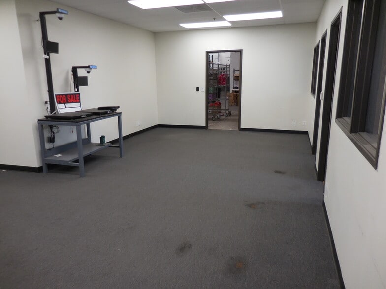 More Photos Of 1206-1210 W Jon St, Torrance Warehouse For Sale