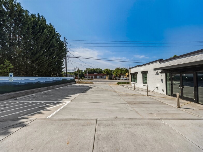 More Photos Of 1449 Smokey Park Hwy, Candler General Retail For Lease