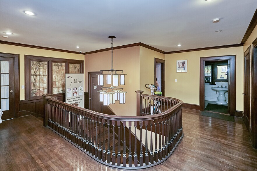 More Photos Of 658 S Bronson Ave, Los Angeles Office Residential For Sale
