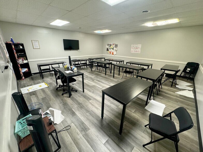 More Photos Of 115 W State St, North Baltimore Office For Sale