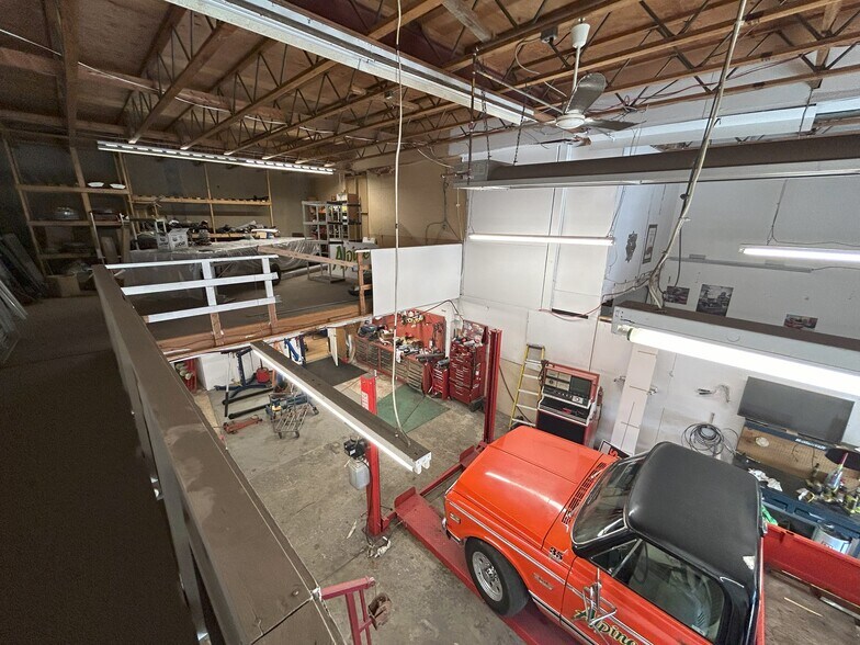 More Photos Of 961 Dunford Ave, Langford Warehouse For Sale