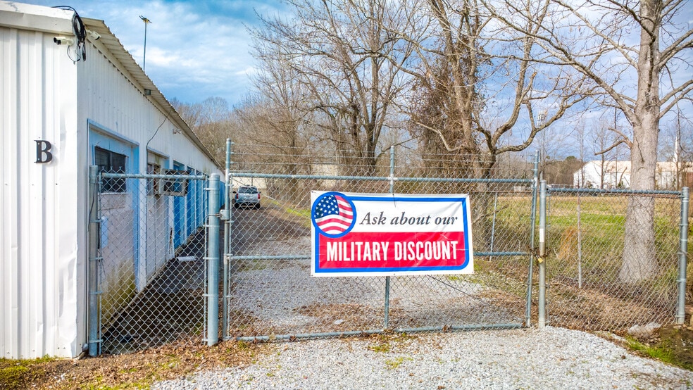 More Photos Of 5849 N Commerce Plz, Jackson Self Storage For Sale