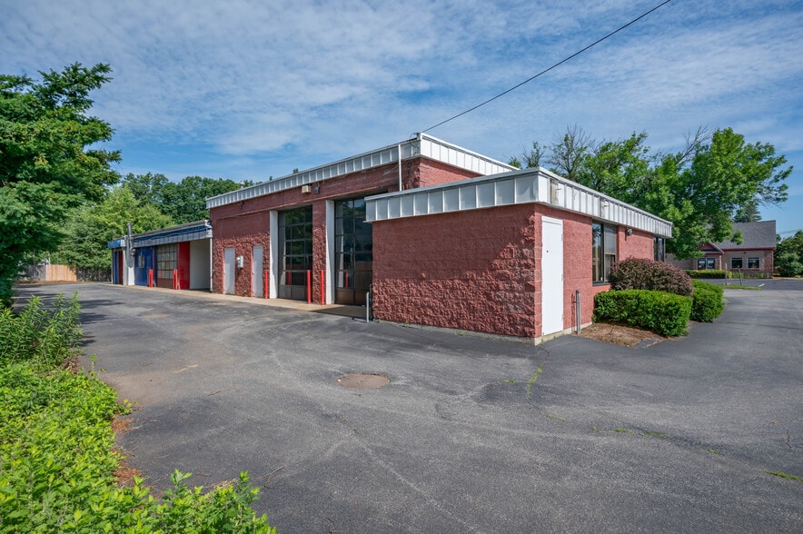 More Photos Of 386 Daniel Webster Hwy, Merrimack Auto Repair For Sale