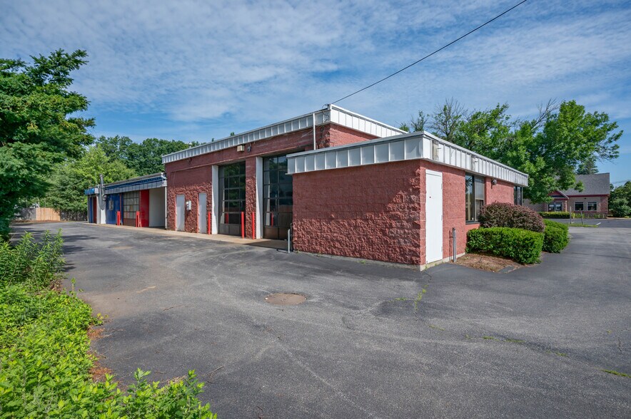 More Photos Of 386 Daniel Webster Hwy, Merrimack Auto Repair For Lease
