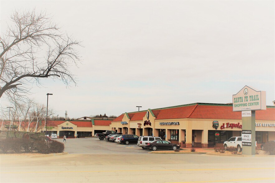 More Photos Of 609 E Young Ave, Warrensburg Storefront For Lease