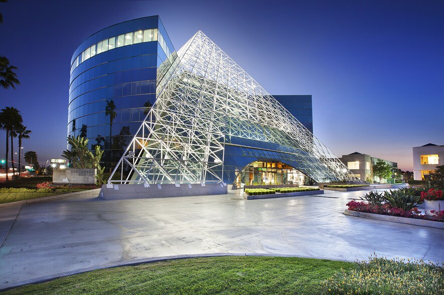 More Photos Of 7310 Miramar Rd, San Diego Office For Sale