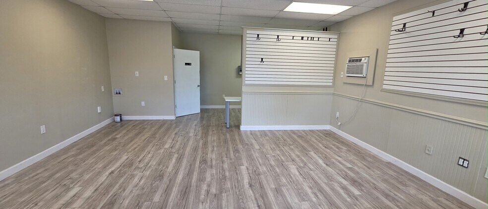 More Photos Of 3673 Prospect Ave, Naples Manufacturing For Lease