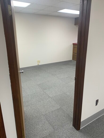 More Photos Of 25000 N River Rd, Harrison Township General Retail For Lease