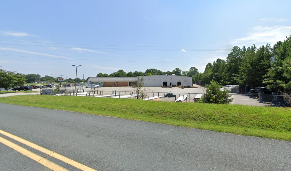 More Photos Of 2799 W Third St, Farmville Warehouse For Lease