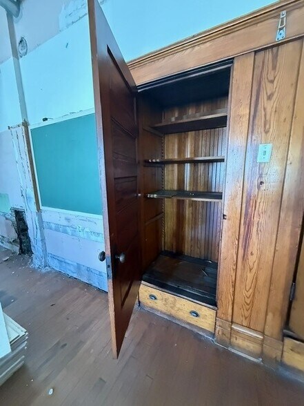 More Photos Of 337 Church St, Algoma Flex For Sale