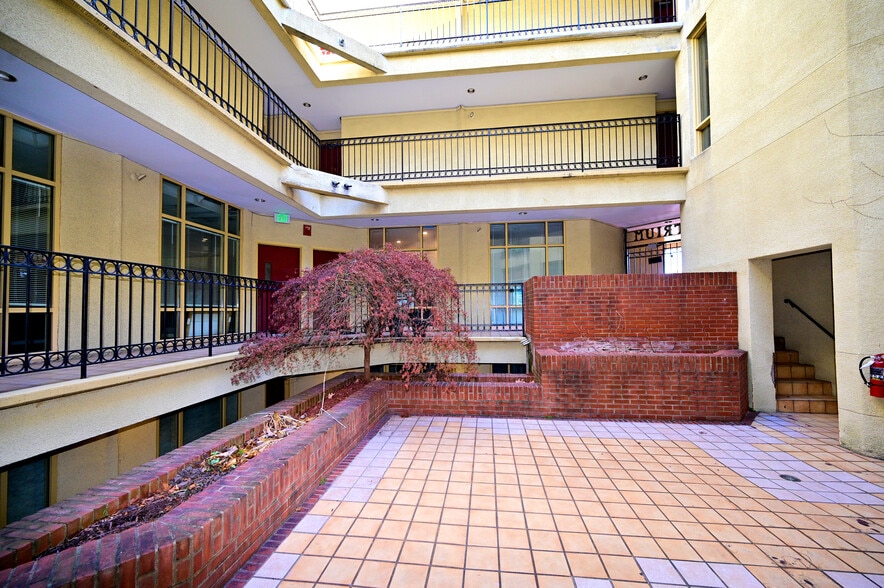 More Photos Of 723 S Charles St, Baltimore Office Residential For Sale