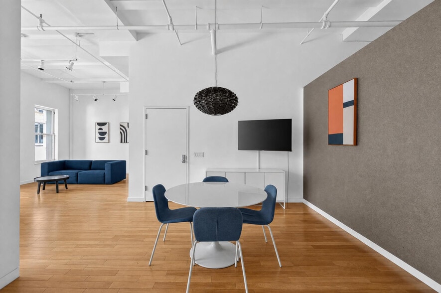 More Photos Of 40-42 W 17th St, New York Apartments For Lease