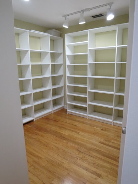 More Photos Of 1977 Dundee Dr, Winter Park Medical For Sale