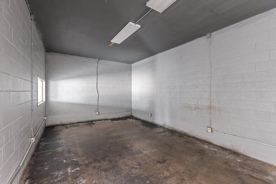 More Photos Of 1306 HWY 155, Palestine Auto Repair For Sale