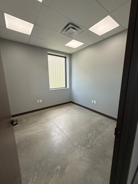 More Photos Of 16217 North Fwy, Houston Unknown For Lease