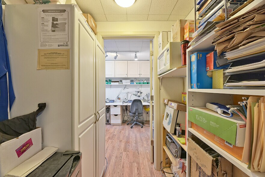 More Photos Of 993 Siskiyou Blvd, Ashland Office For Sale