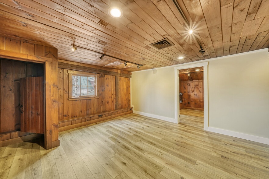 More Photos Of 207-209 Main St, New London Freestanding For Sale