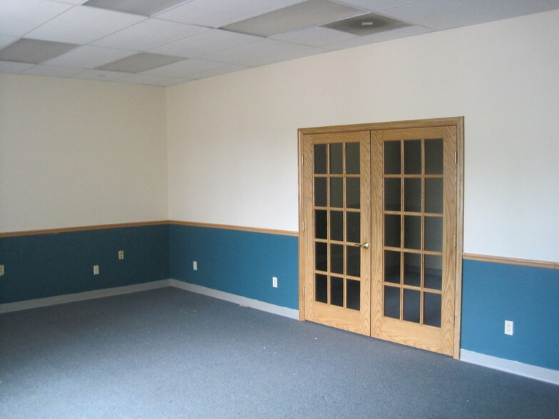 More Photos Of 225 Willowbrook Rd, Freehold Warehouse For Lease