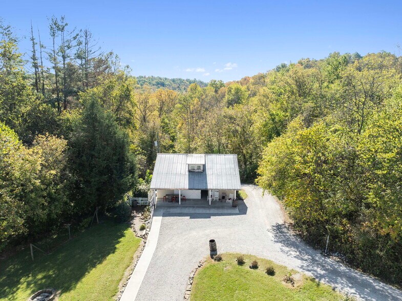 More Photos Of 4465 W Augusta Chatham Rd, Augusta Winery Vineyard For Sale