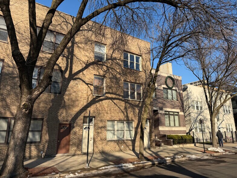 Primary Photo Of 1114 W Polk St, Chicago Apartments For Sale