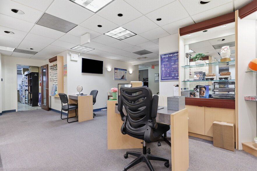 More Photos Of 1568 Woodbourne Rd, Levittown Office For Sale