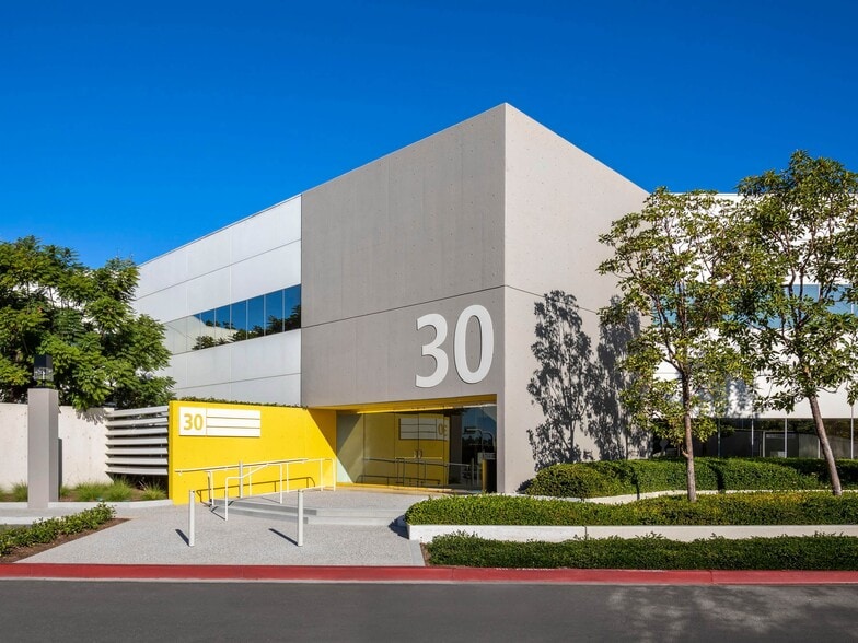 More Photos Of 2 Executive Cir, Irvine Unknown For Lease