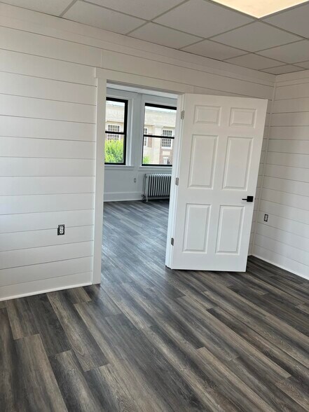 More Photos Of 251 E Main St, Batavia Office For Sale