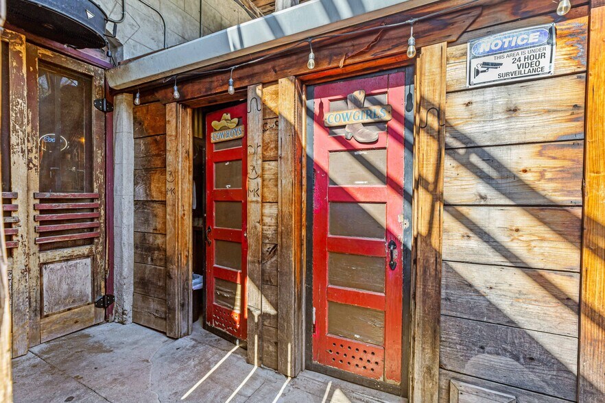 More Photos Of 30048 Yosemite Blvd, La Grange Bar For Sale