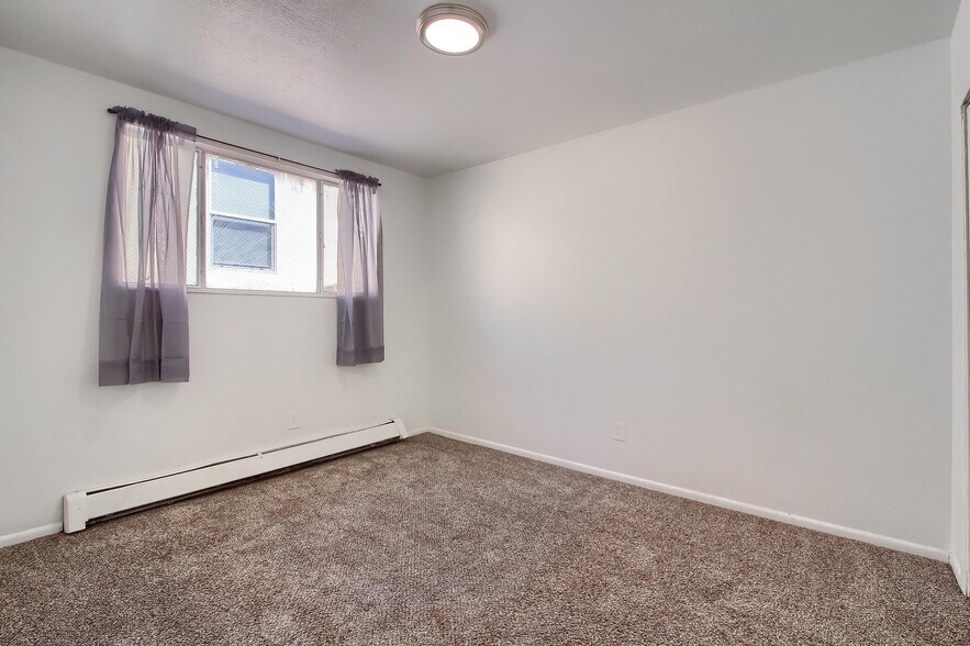 More Photos Of 1422 Macon St, Aurora Apartments For Sale